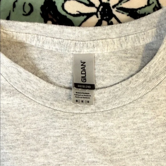 Bundle of 2 Gray Graphic T-Shirts with Chiefs Design - Picture 9 of 10